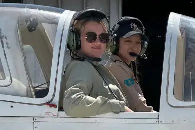 В Казахстане женский авиаэкипаж впервые совершил полет 