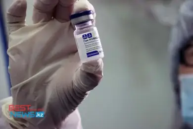 В Казахстане заболели 1437 человек после вакцинации от ковида 