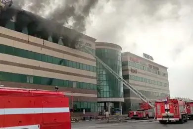 В Нур-Султане загорелись бутики в ТД Тулпар - видео 