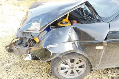 Нетрезвый водитель опрокинул Mercedes в кювет и попал в больницу в СКО 