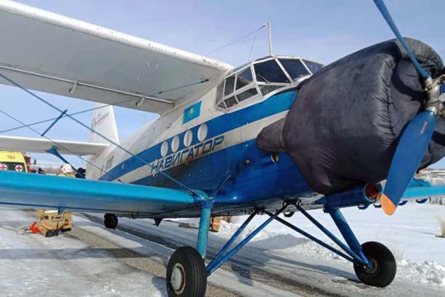 Под Усть-Каменогорском прямо на дорогу совершил посадку санитарный «Ан-2» - фото 