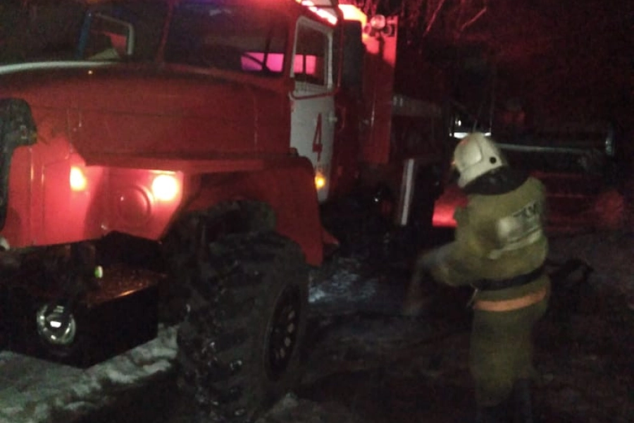 В Атбасаре горел жилой дом, погиб мужчина 