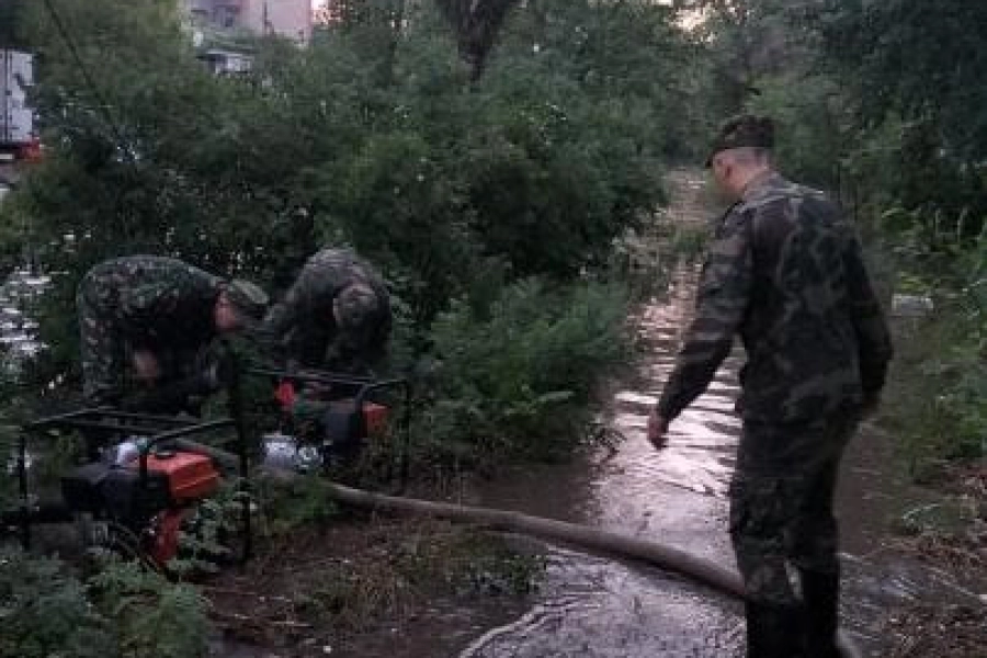 В Павлодаре после сильного дождя подтопило улицы 