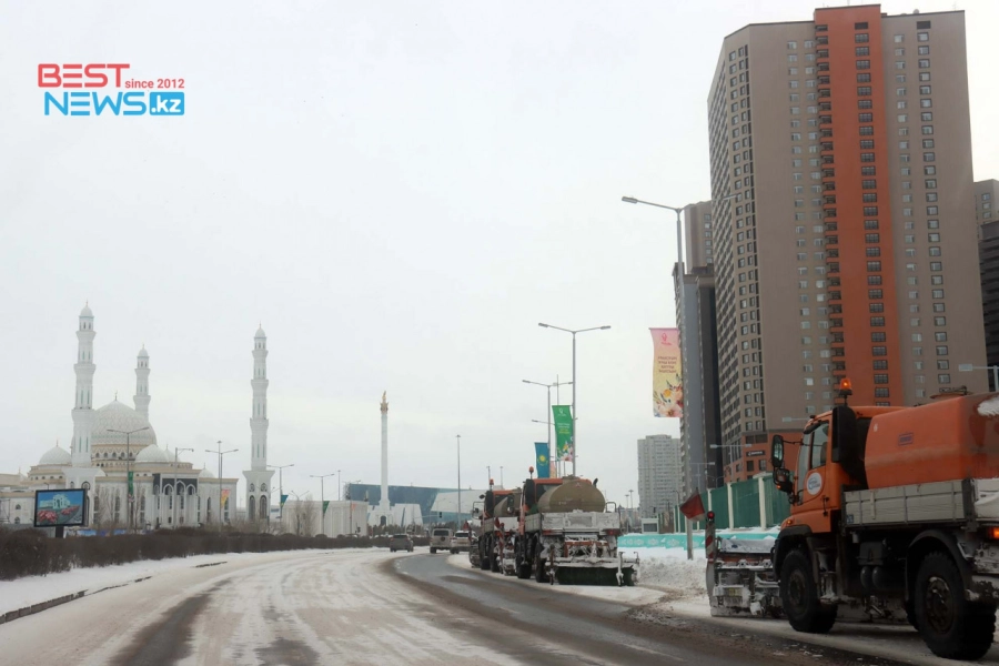 Почему гололёд в Нур-Султане посыпают песком, доводя до грязи на улицах 